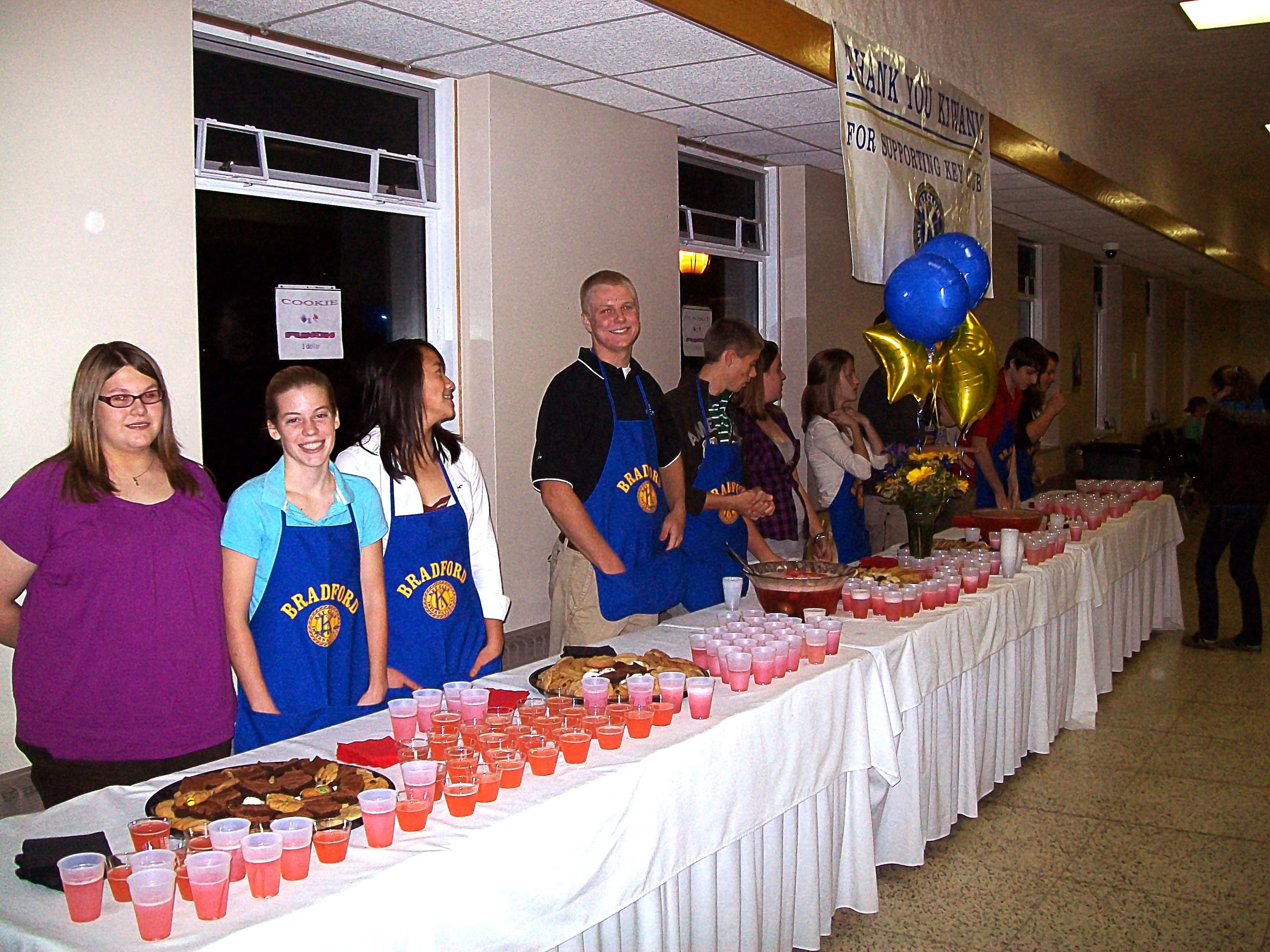 Key Clubbers selling refreshments at Kiwanis Kapers | Kiwanis Club of Bradford